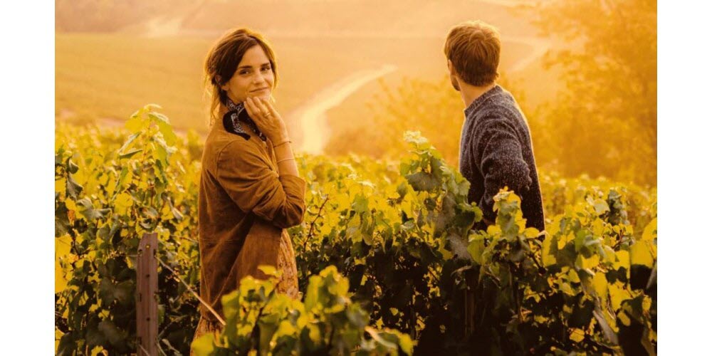 L'actrice Emma Watson et son frère Alex dans les vignes à Chablis.